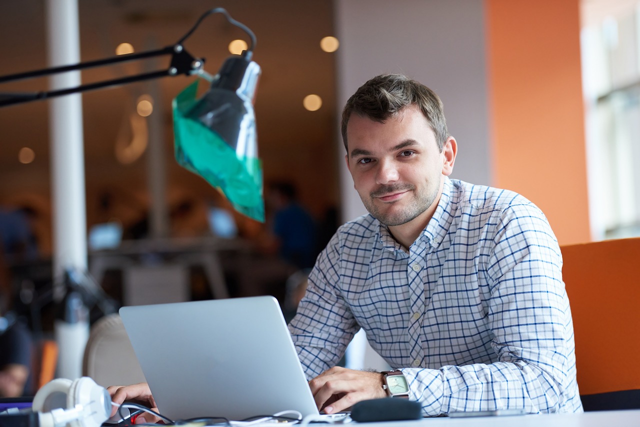 découvrez comment améliorer l'engagement des employés au sein de votre entreprise grâce à des stratégies efficaces, des pratiques innovantes et des conseils d'experts. renforcez la motivation et la productivité de votre équipe pour un environnement de travail dynamique.